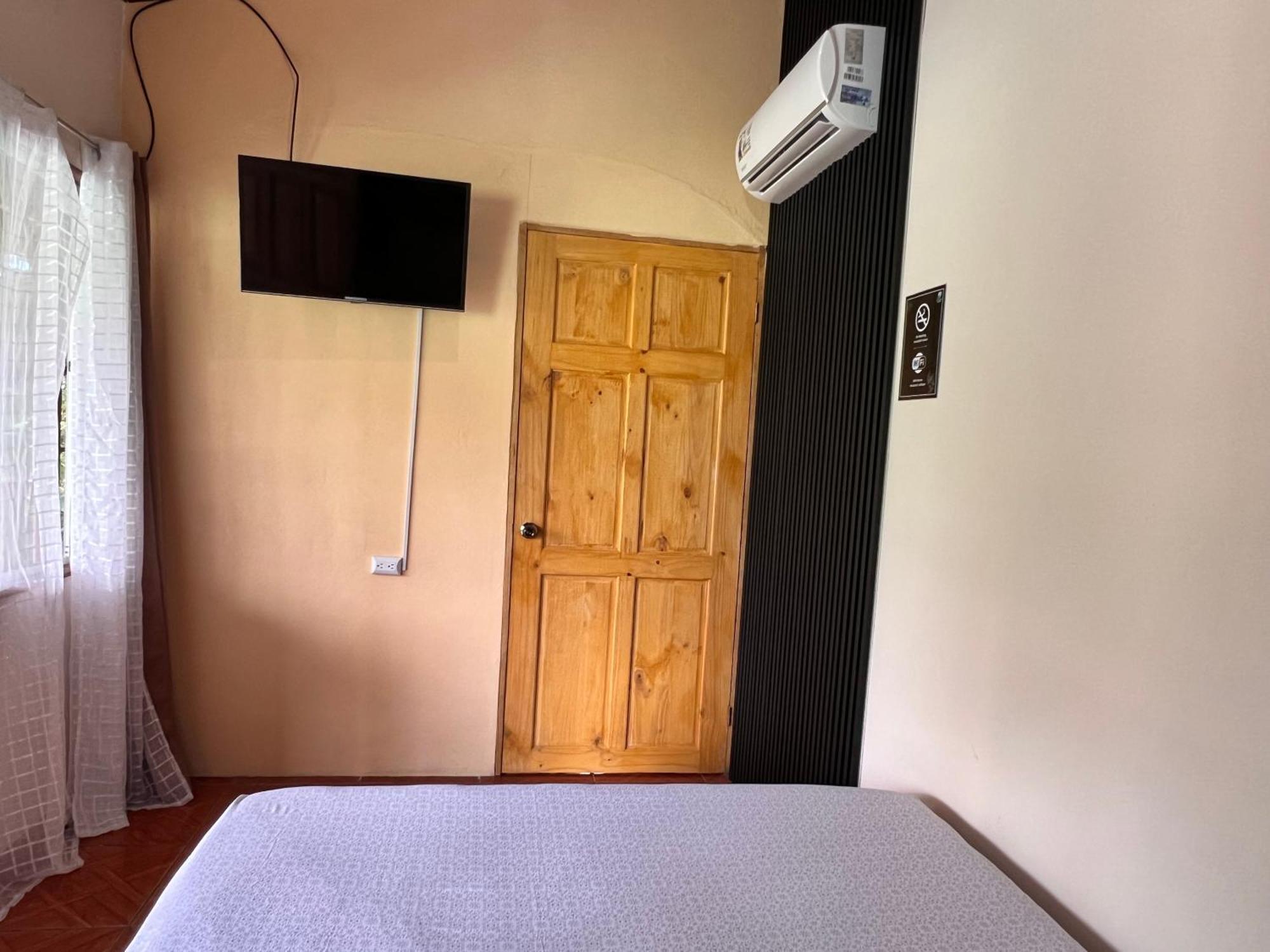 Rio Danta Hostel La Fortuna Екстер'єр фото