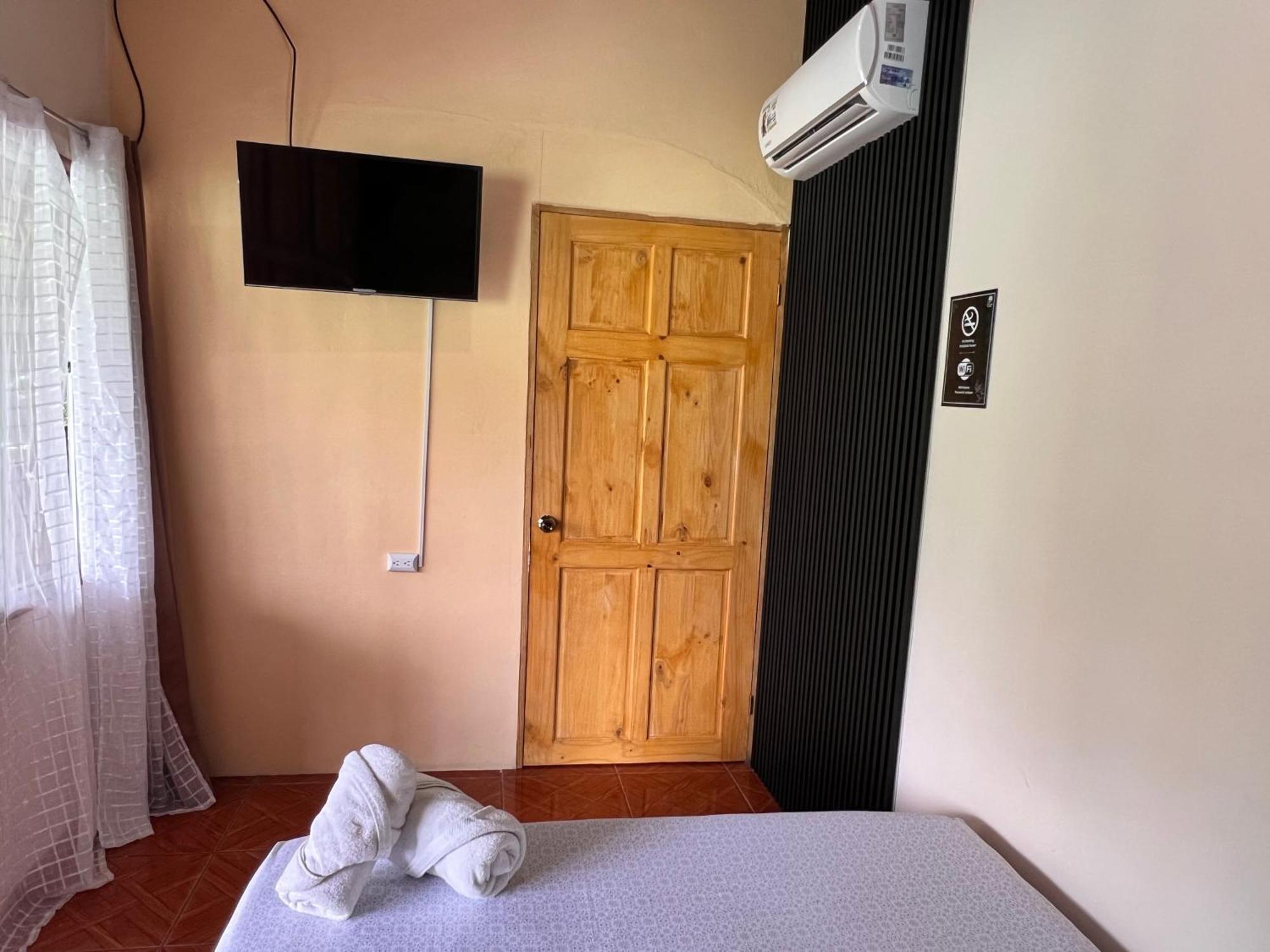 Rio Danta Hostel La Fortuna Екстер'єр фото