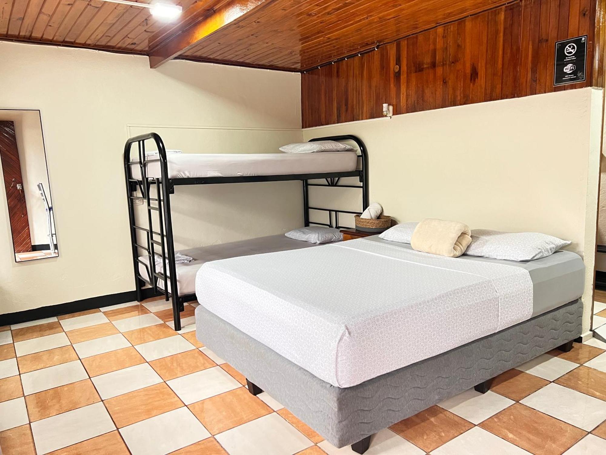 Rio Danta Hostel La Fortuna Екстер'єр фото