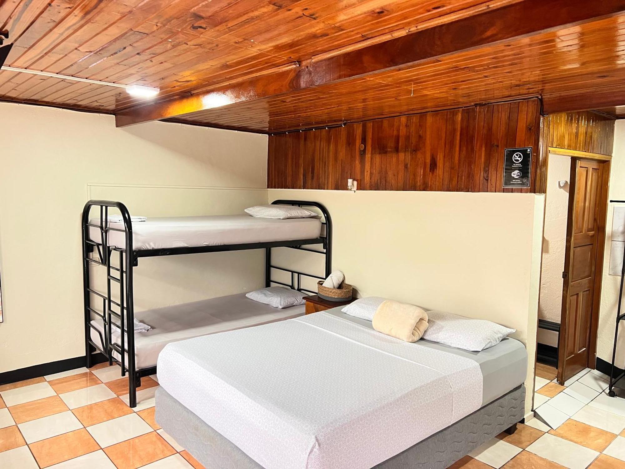 Rio Danta Hostel La Fortuna Екстер'єр фото